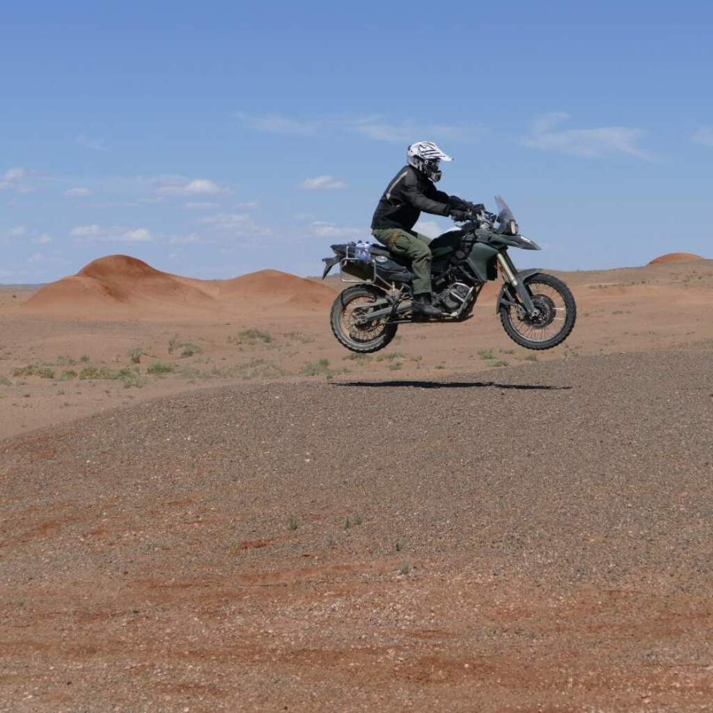 Motorradreisen Mongolei Sanddüne Fußmarsch Herausforderung